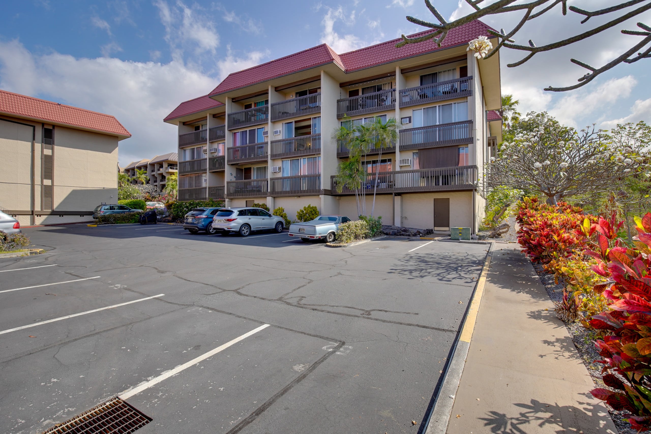 Condo in Kailua-Kona · ★4.56 · 2 bedrooms · 4 beds · 1.5 private baths - Image 32