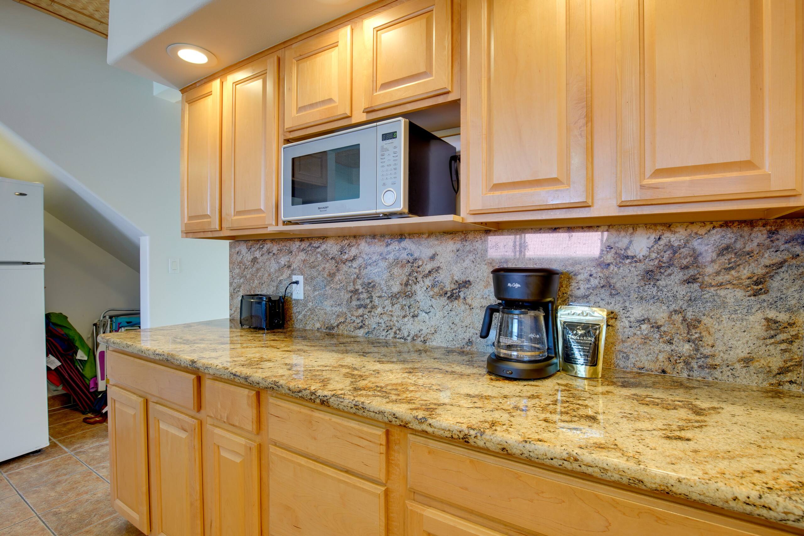 Condo in Kailua-Kona · ★4.56 · 2 bedrooms · 4 beds · 1.5 private baths - Image 10