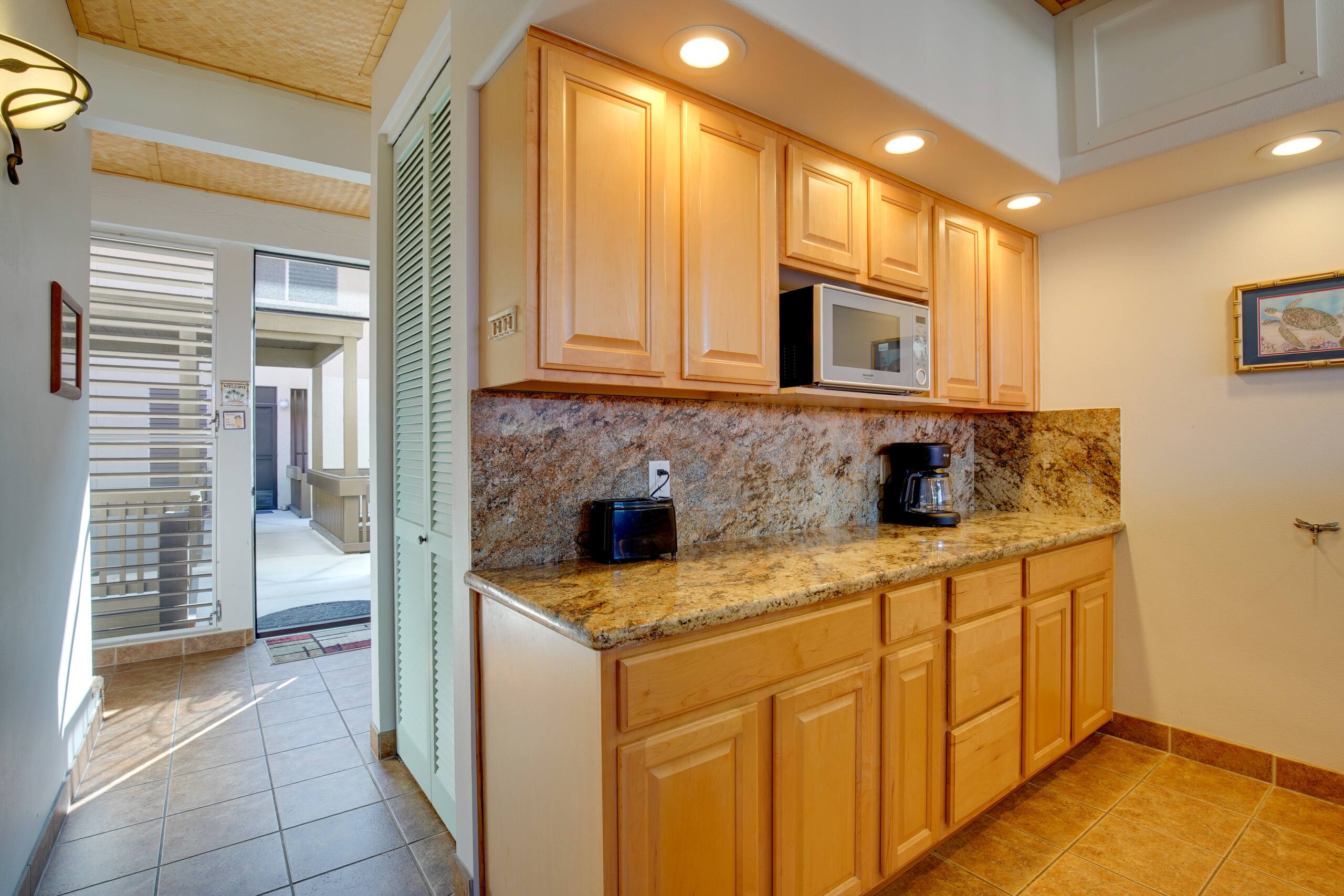 Condo in Kailua-Kona · ★4.56 · 2 bedrooms · 4 beds · 1.5 private baths - Image 9