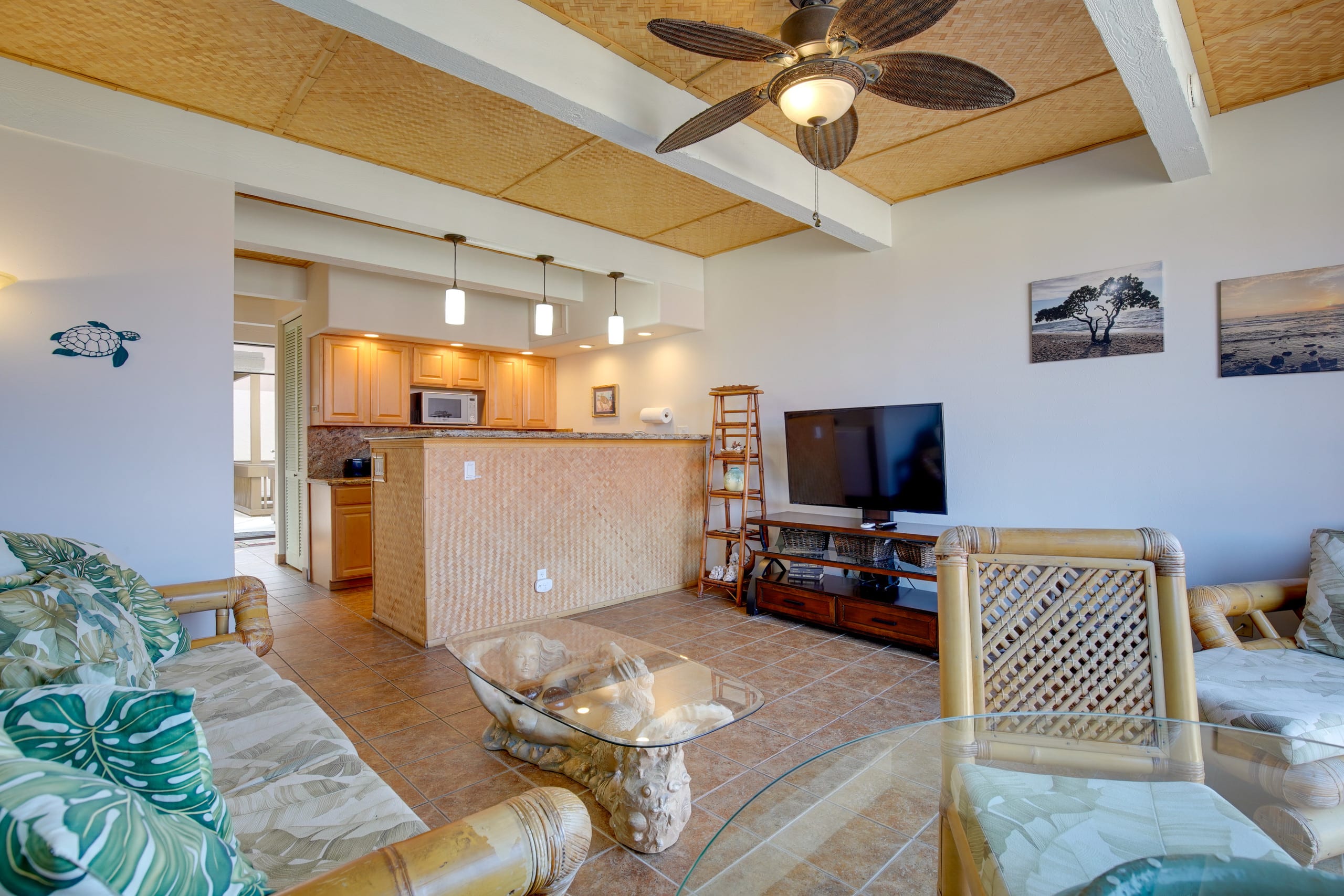 Condo in Kailua-Kona · ★4.56 · 2 bedrooms · 4 beds · 1.5 private baths - Image 4