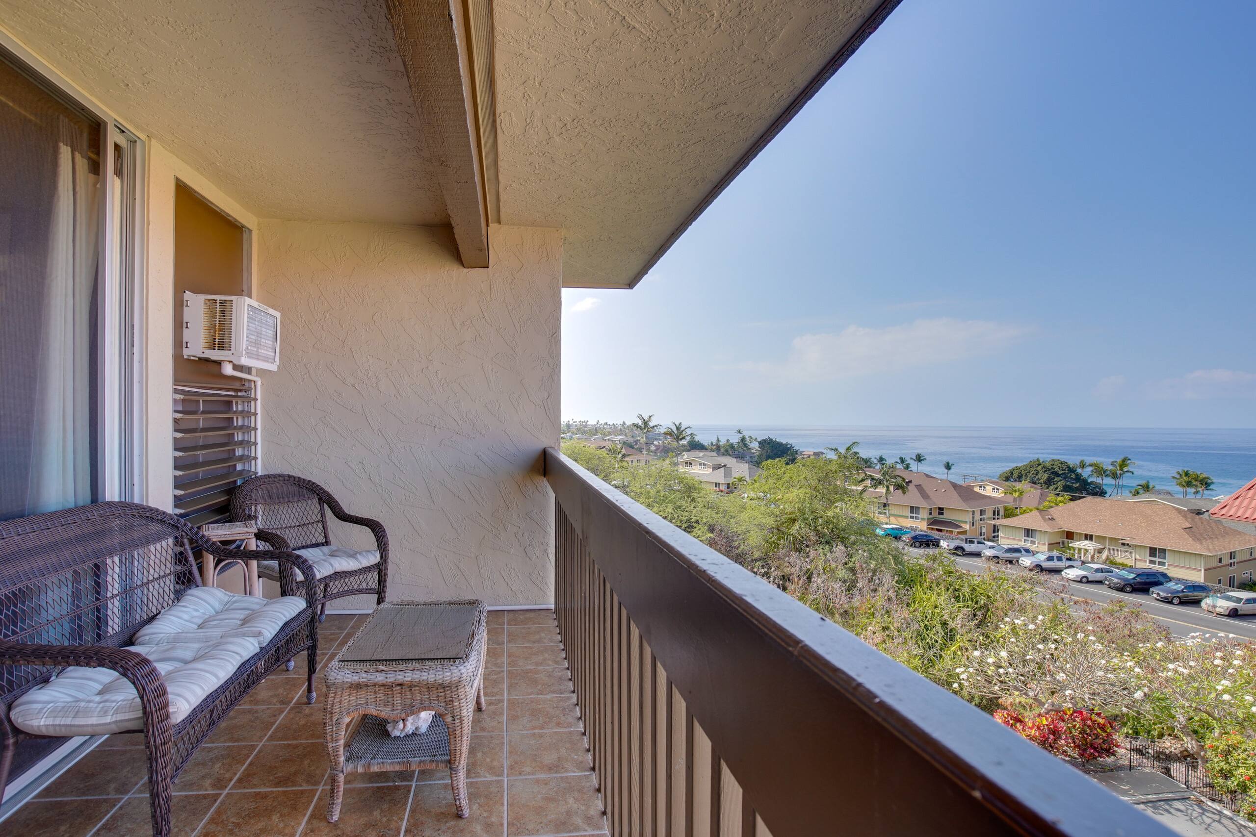 Condo in Kailua-Kona · ★4.56 · 2 bedrooms · 4 beds · 1.5 private baths - Image 1