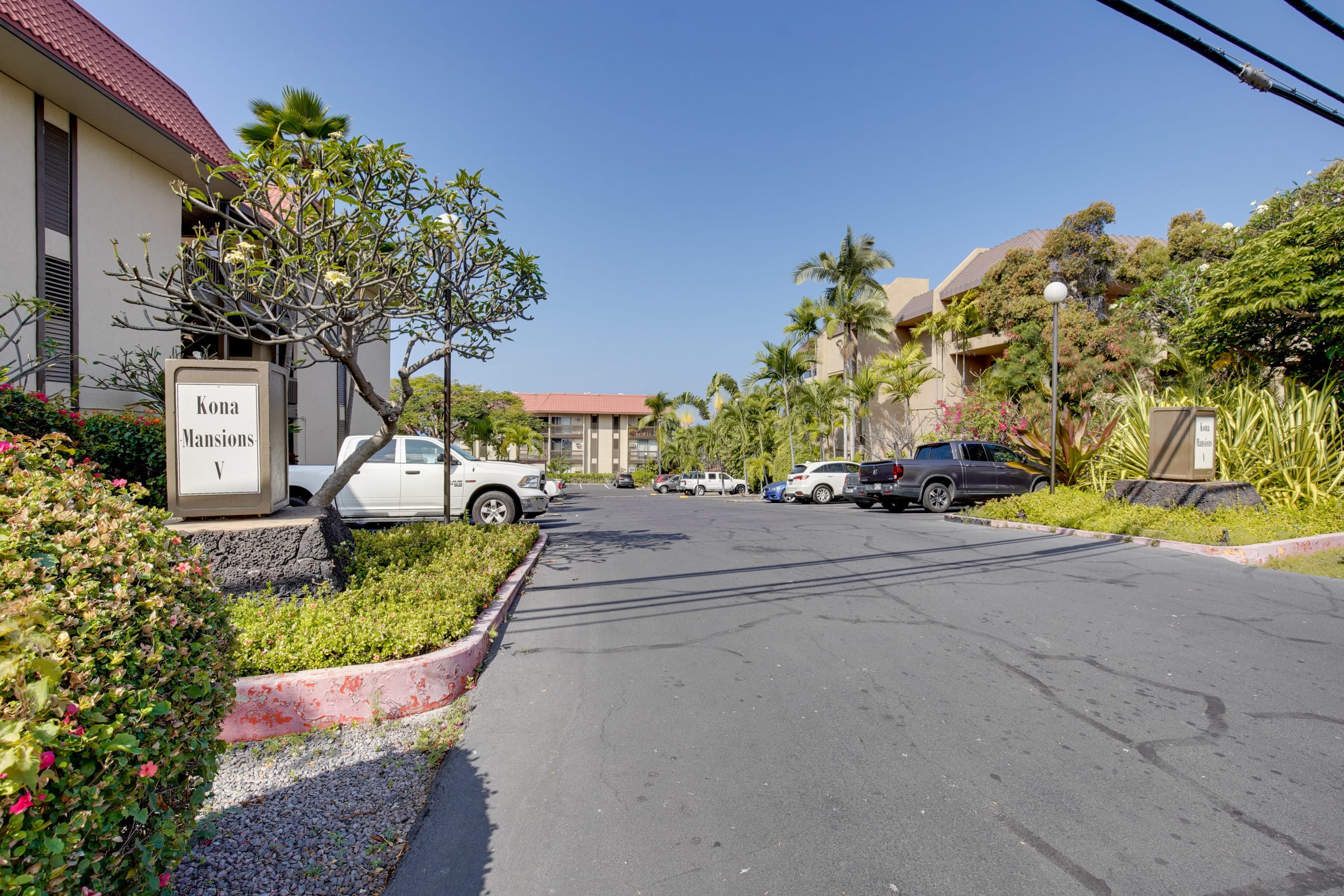 Condo in Kailua-Kona · ★4.56 · 2 bedrooms · 4 beds · 1.5 private baths - Image 33