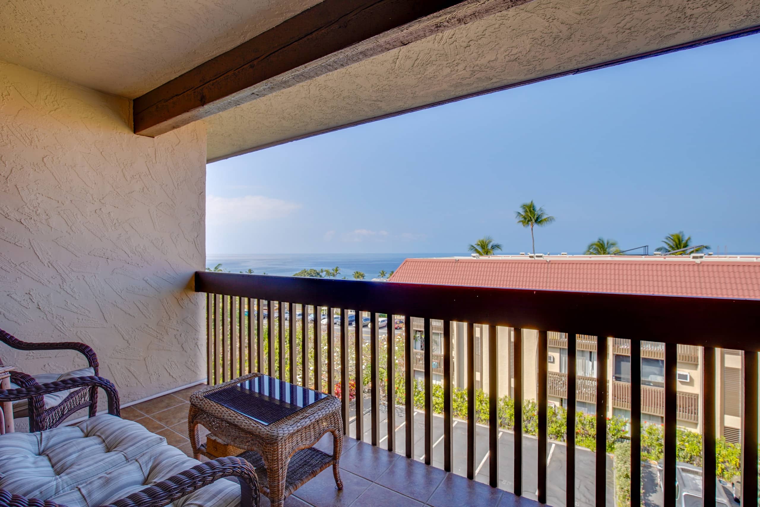 Condo in Kailua-Kona · ★4.56 · 2 bedrooms · 4 beds · 1.5 private baths - Image 17