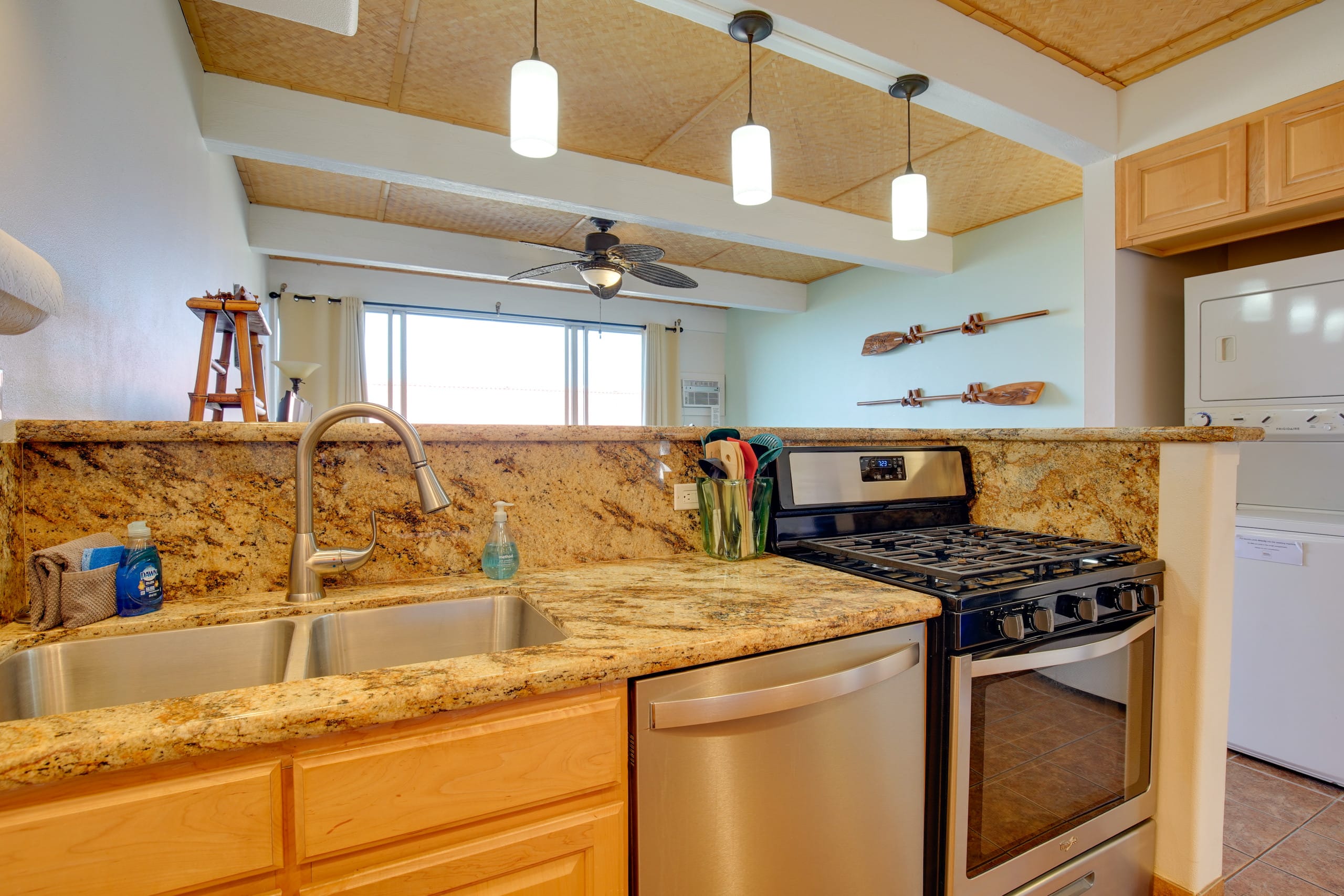 Condo in Kailua-Kona · ★4.56 · 2 bedrooms · 4 beds · 1.5 private baths - Image 8