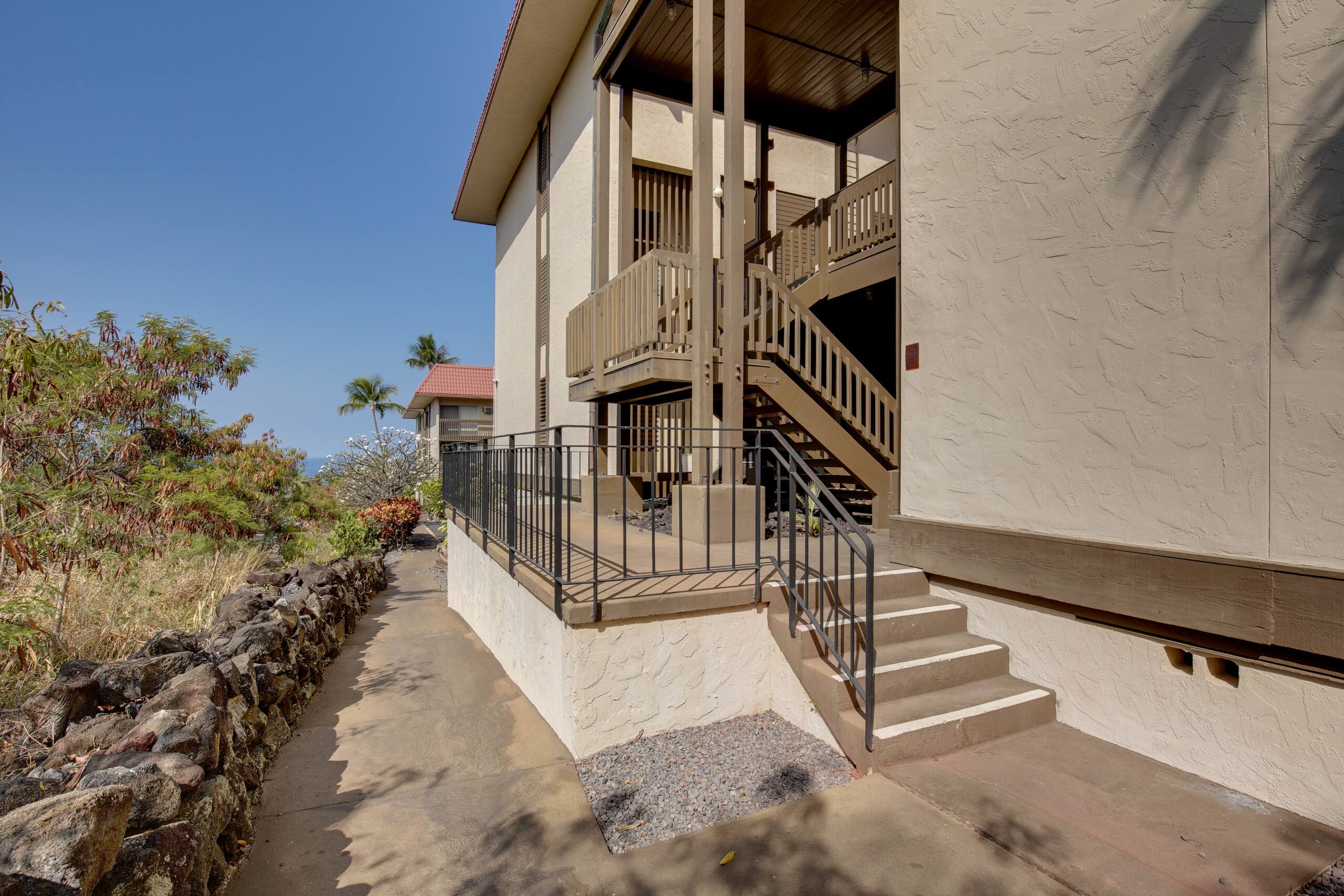 Condo in Kailua-Kona · ★4.56 · 2 bedrooms · 4 beds · 1.5 private baths - Image 25