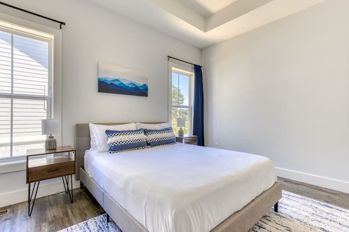Main bedroom in the back of the house with queen bed, ensuite bathroom and large walk-in closet.