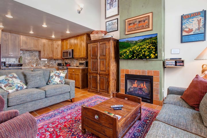 Moose Mgmt – Ski Out Property W/hot Tub – Sleeps 9 - Park City, UT