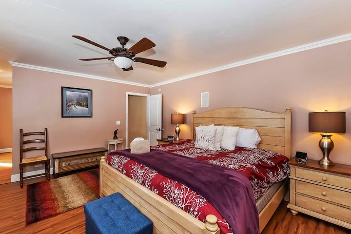 غرفة النوم الرئيسية 