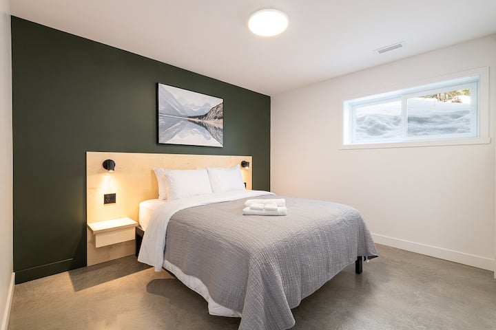  Neka zimska hladnoća izblijedi dok tonete u ovo toplo, tiho utočište.