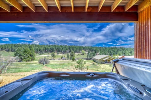 Modern Mountain Home with Hot Tub, AC & Game Room