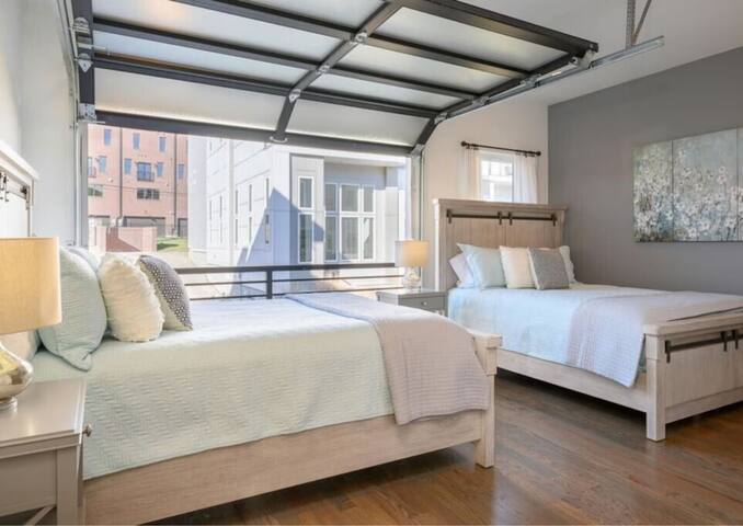 Stunning Townhome in Nashville-Close to Broadway! gallery image 4