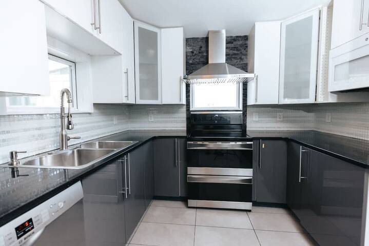 The Breakhouse Newport | Brand New 6BR/8BA Home gallery image 2