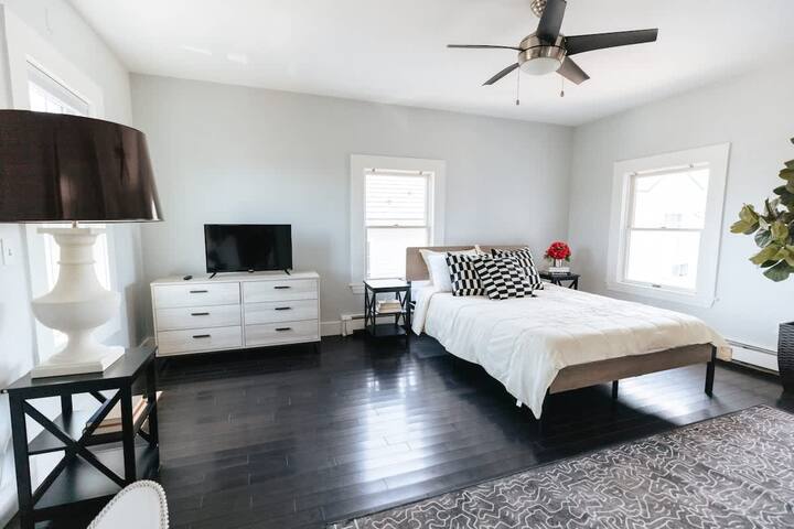 The Breakhouse Newport | Brand New 6BR/8BA Home gallery image 3