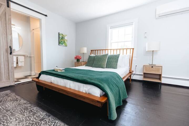 The Breakhouse Newport | Brand New 6BR/8BA Home gallery image 4