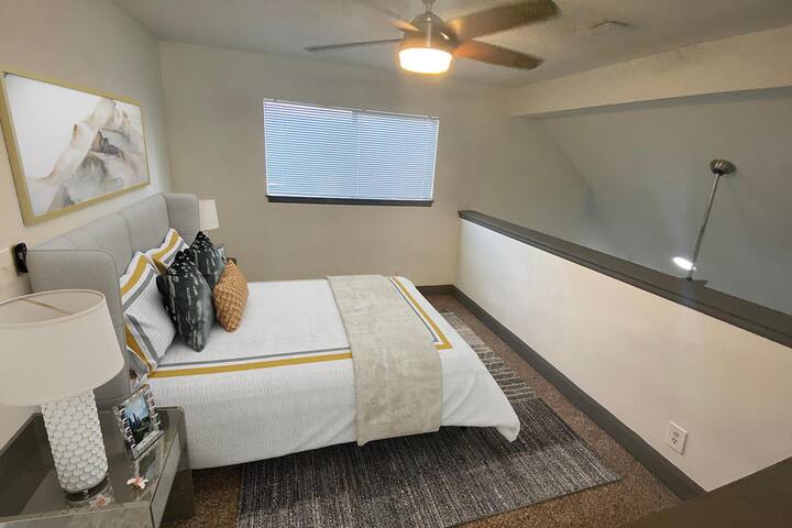 ლოფტის ტიპის საძინებელი 152×203 სმ ზომის საწოლით