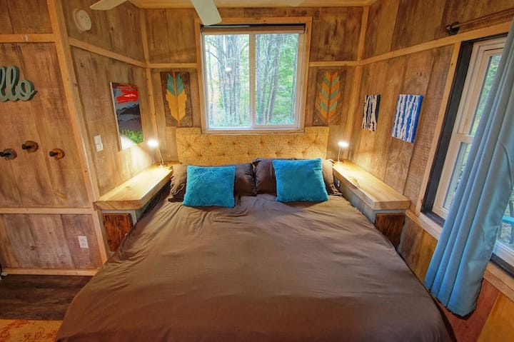 微型住宅舒适的加大双人床！