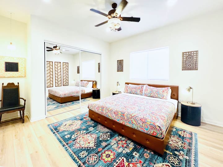 Საძინებელი 3 en-suite/ King bed / TV