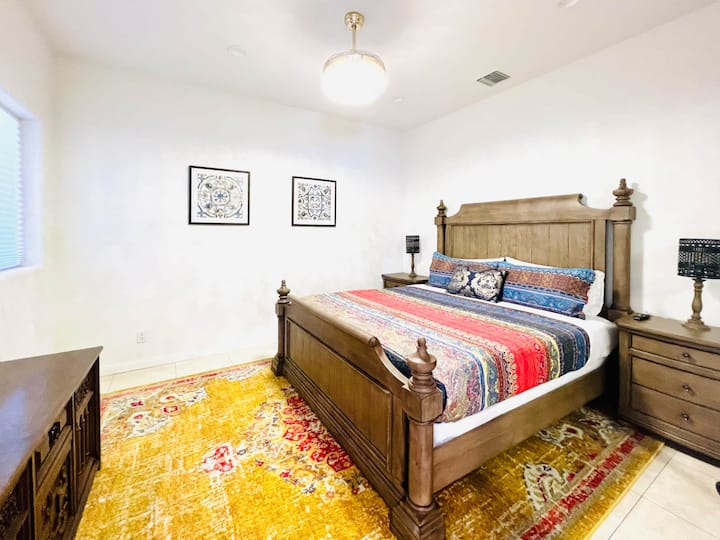 Საძინებელი 2/ King bed / TV