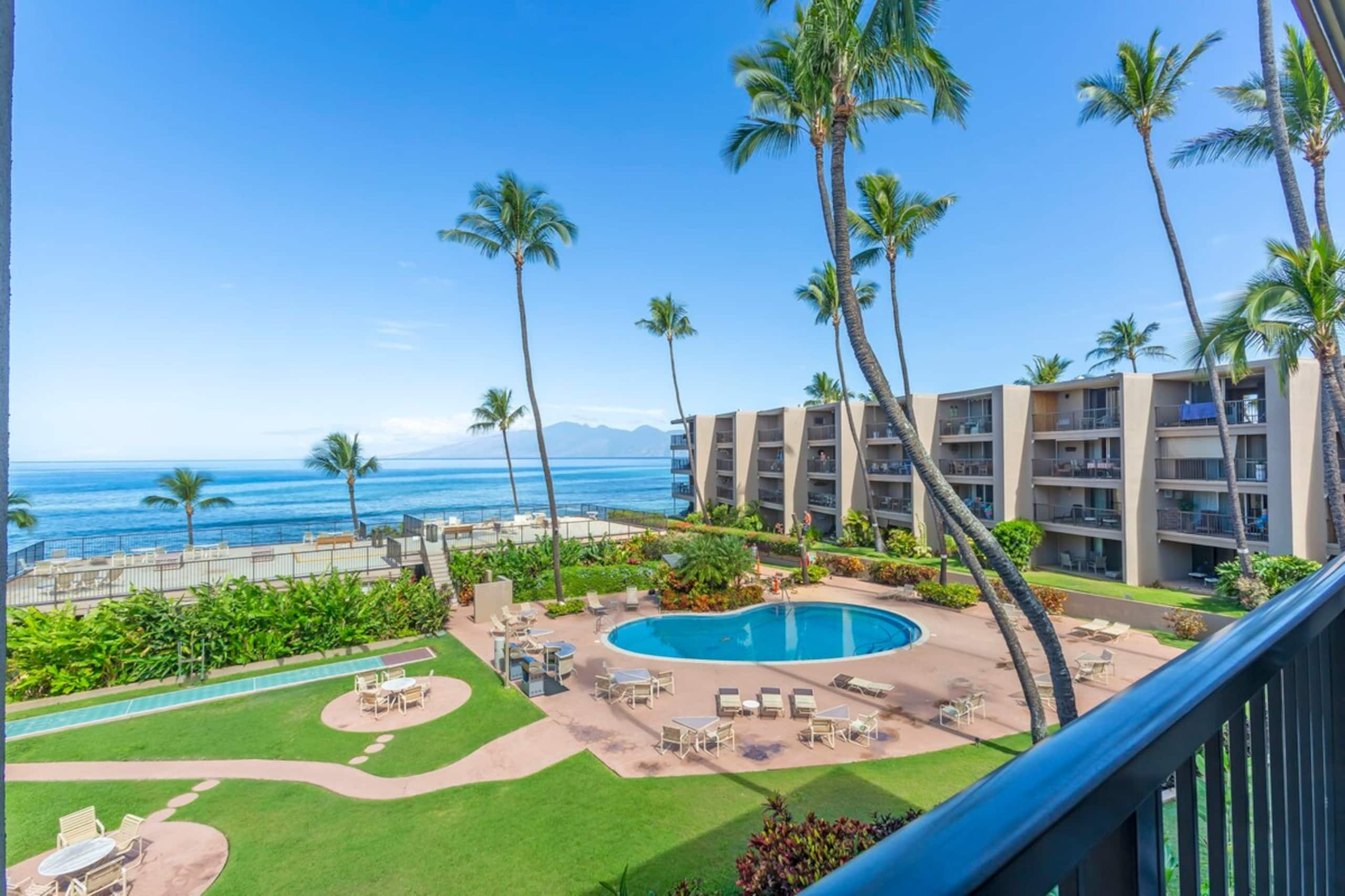 Condo in Lahaina · ★4.93 · 1 bedroom · 2 beds · 1 bath - Image 5