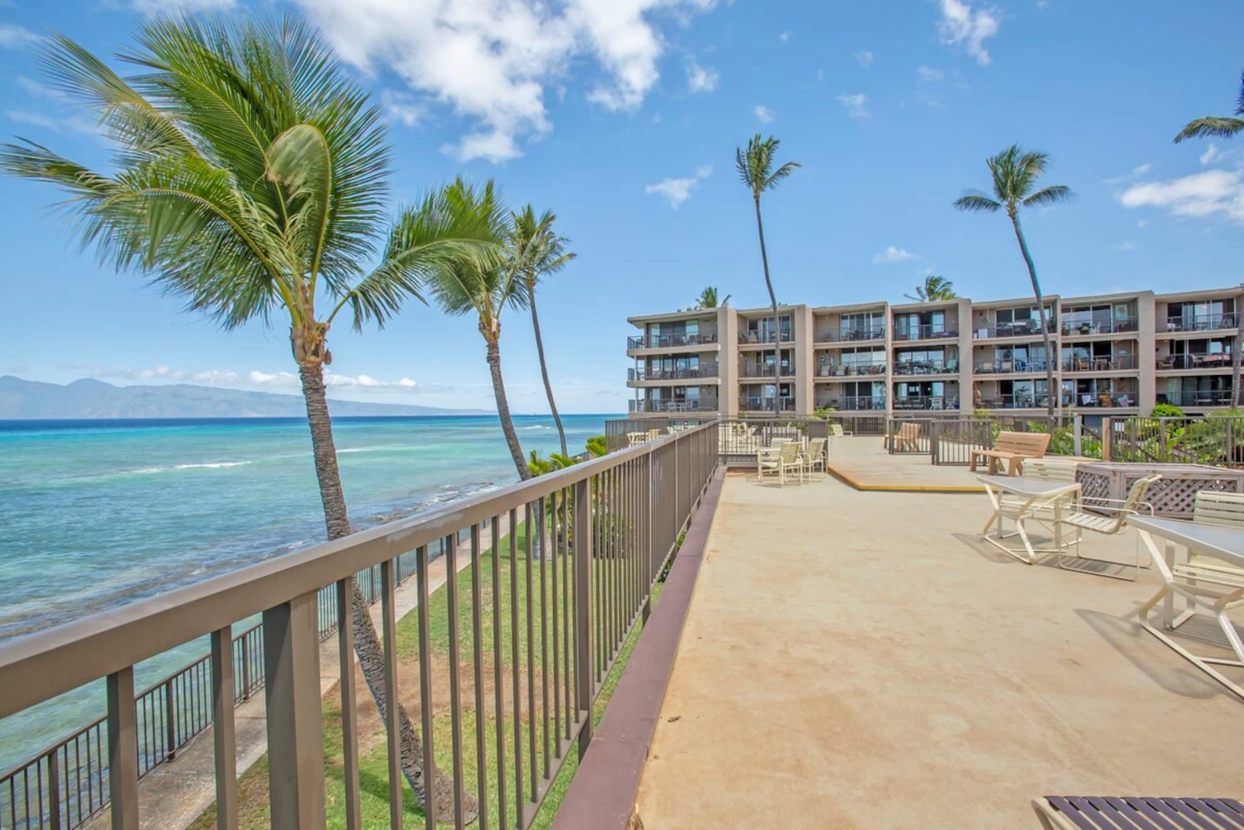 Condo in Lahaina · ★4.93 · 1 bedroom · 2 beds · 1 bath - Image 28