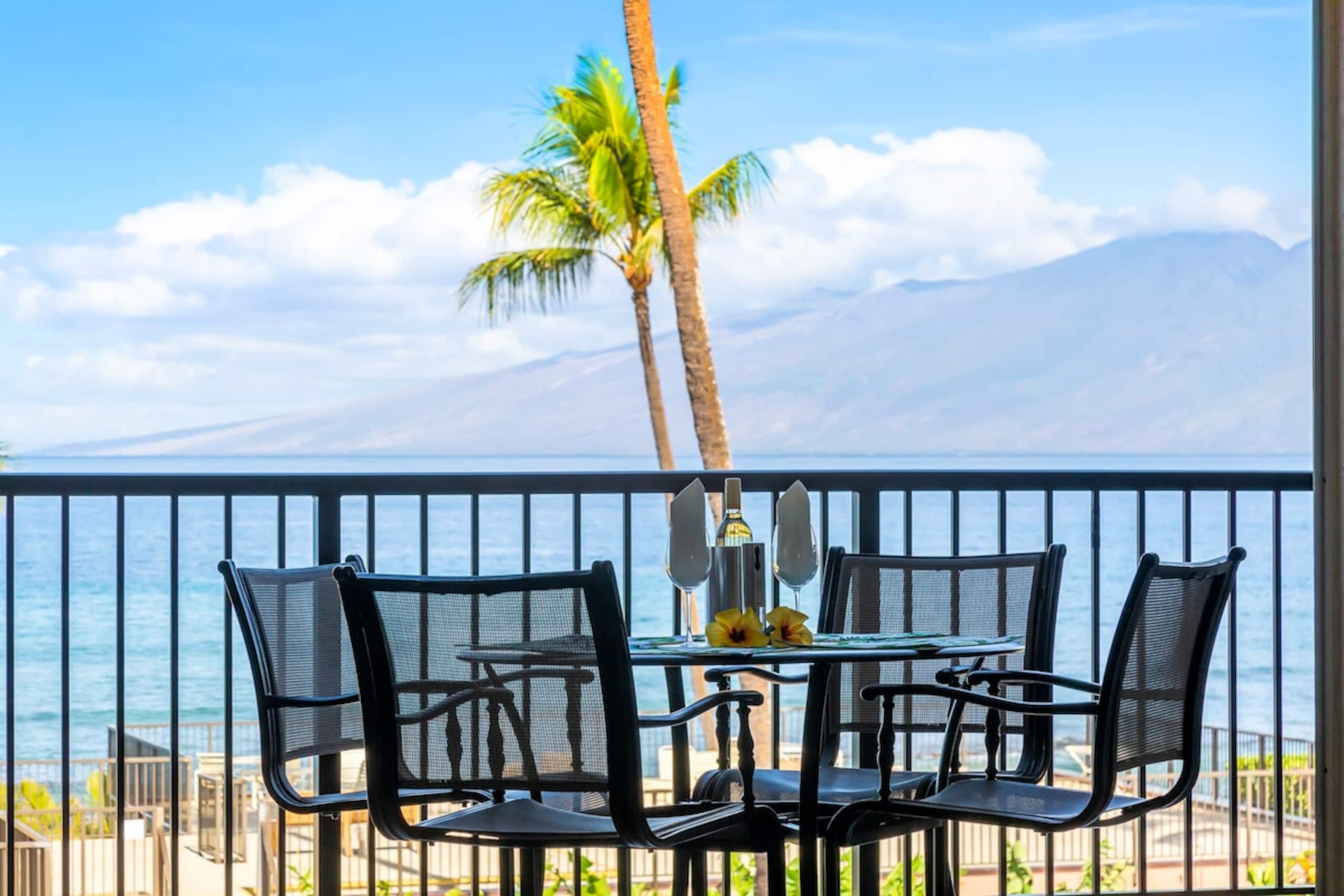 Condo in Lahaina · ★4.93 · 1 bedroom · 2 beds · 1 bath - Image 1