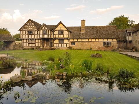 No 7 The Threshing Barn. Sleeps 6