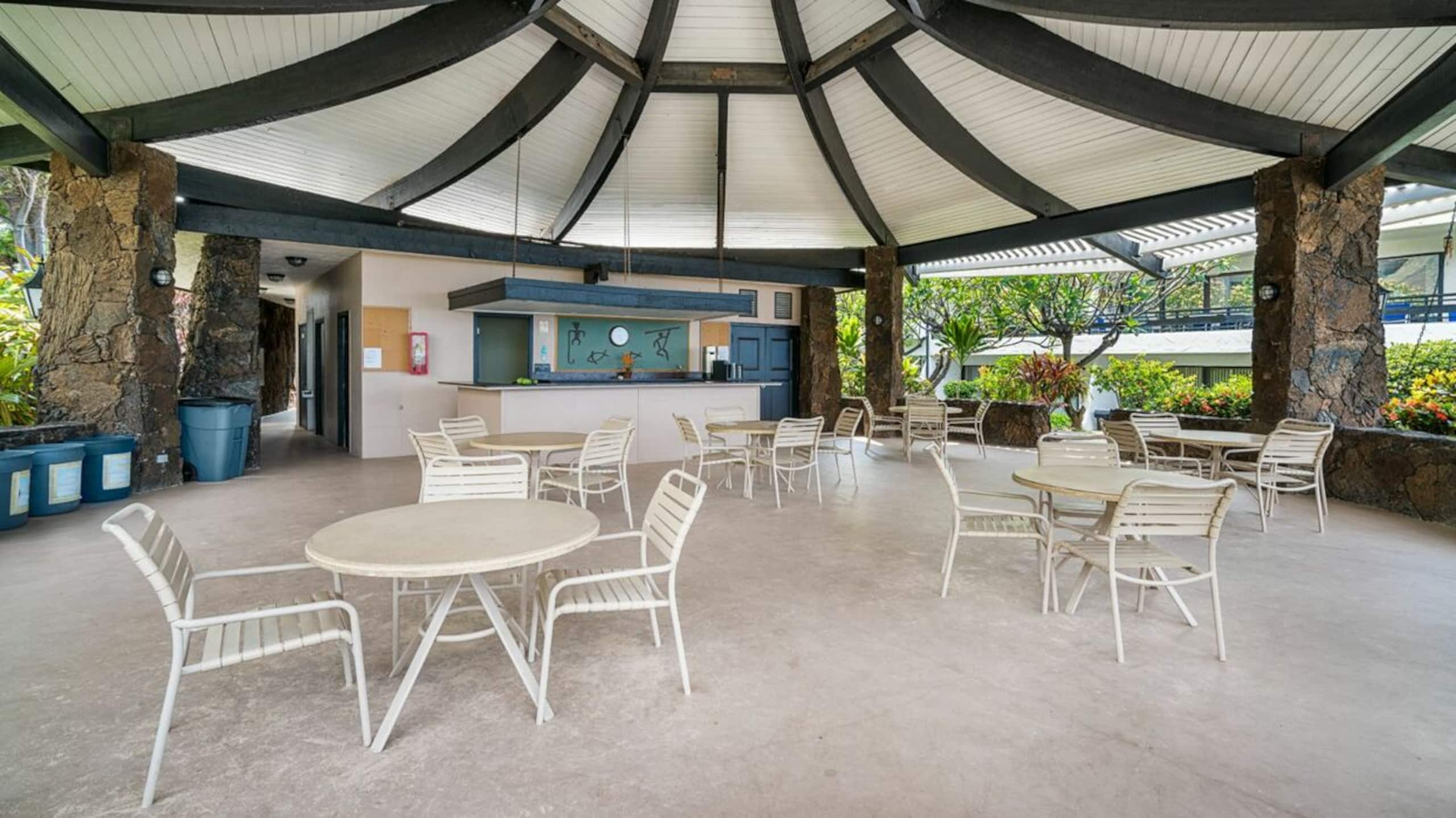 Condo in Kailua-Kona · ★4.57 · 1 bedroom · 2 beds · 1 bath - Image 26