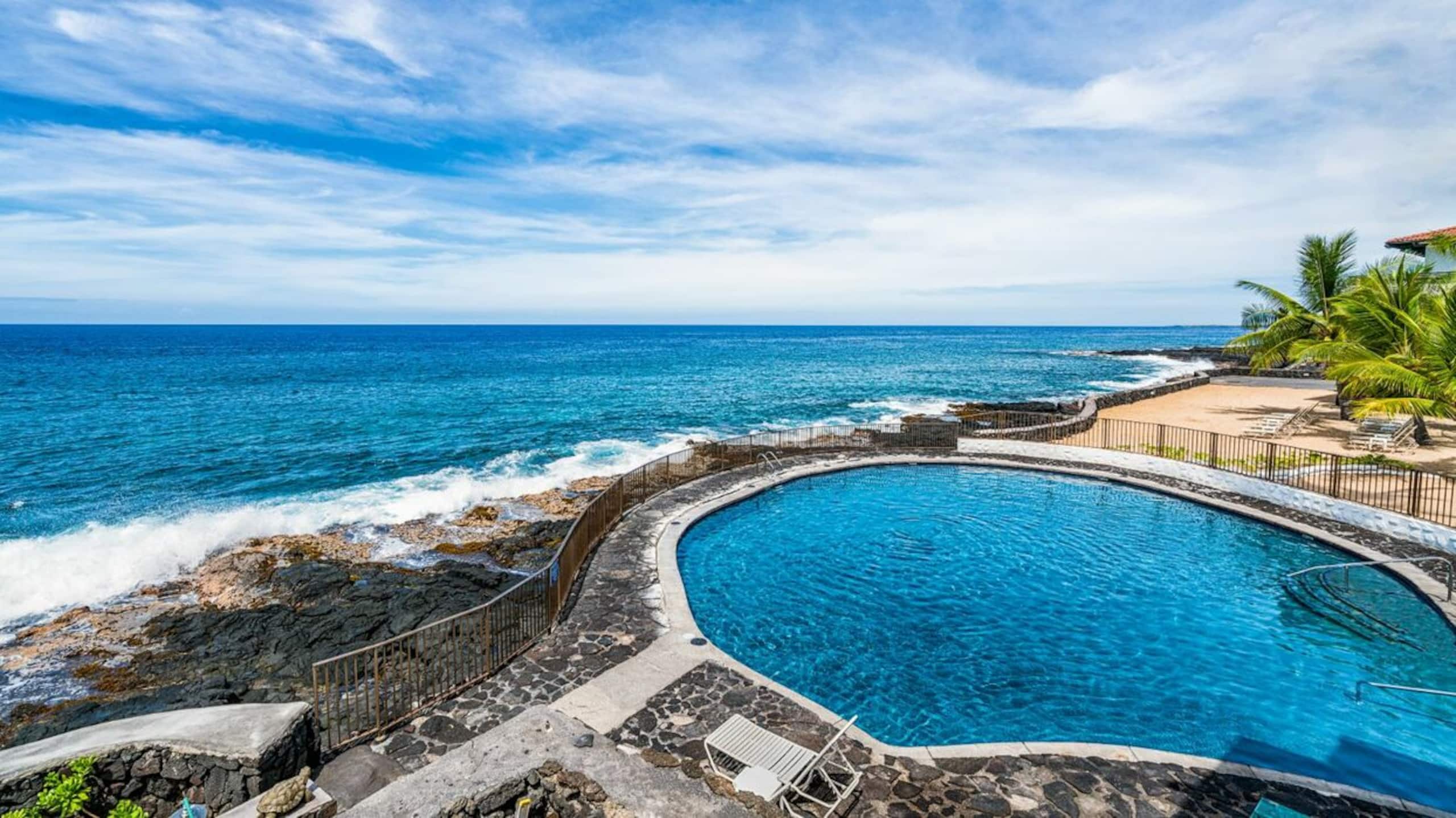 Condo in Kailua-Kona · ★4.57 · 1 bedroom · 2 beds · 1 bath - Image 6