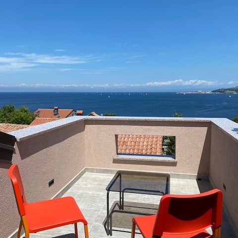 Popular Airbnb listing: Sea view melita monterosso - sea view melita 2 mon in Crveni Vrh