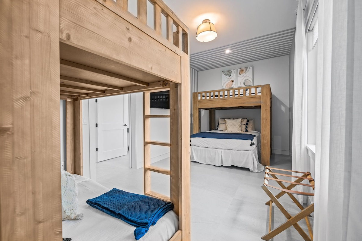 Dormitorio 6 - Habitación con literas completas/queen y literas individuales/individuales - TV