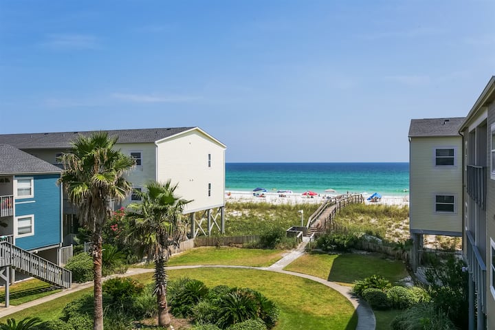 Top Floor Gulf View 1 Bedroom W/ Community Pool - Pensacola Beach, FL
