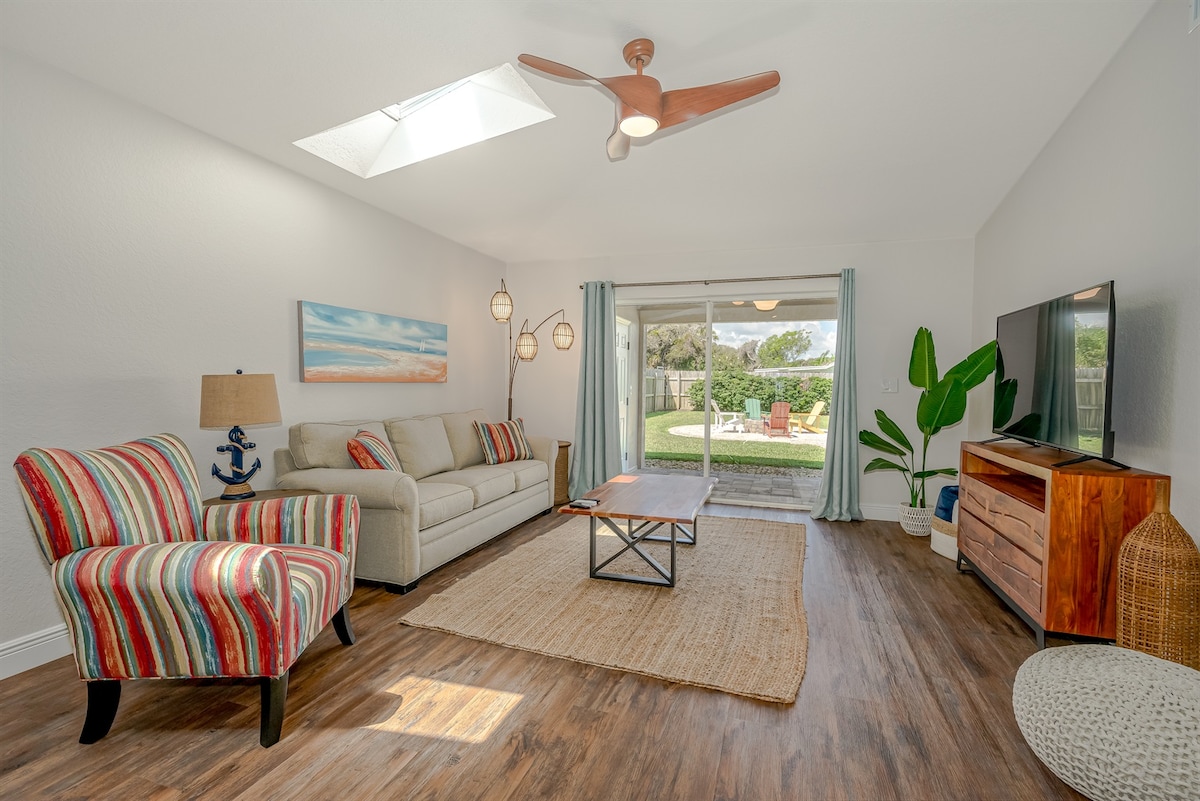 ห้องนั่งเล่นพร้อมสมาร์ททีวี HD