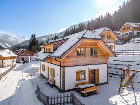Luxury lodge with sauna and hottub near ski lift