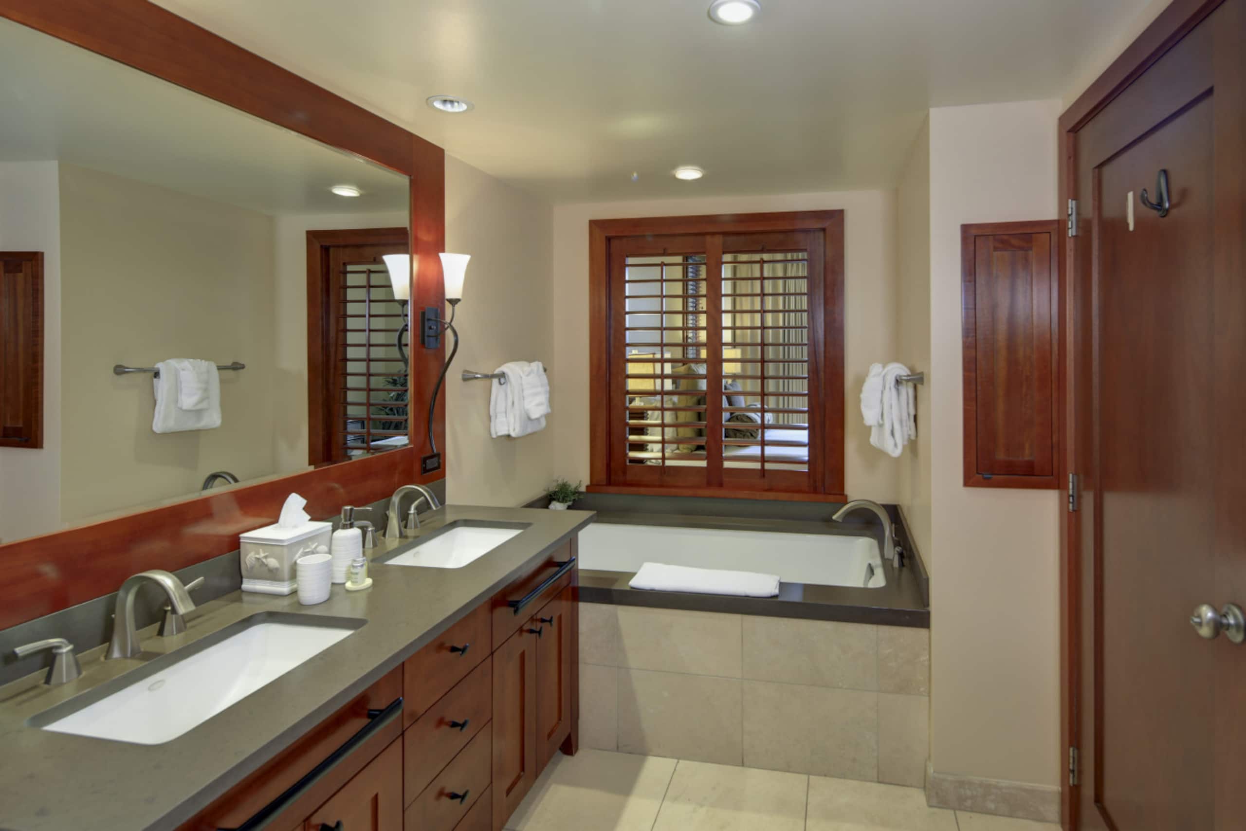 Condo in Kapolei · ★4.84 · 2 bedrooms · 3 beds · 2 private baths - Image 14