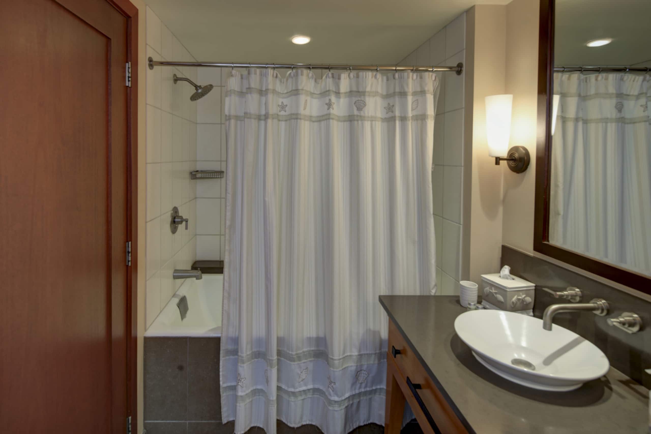 Condo in Kapolei · ★4.84 · 2 bedrooms · 3 beds · 2 private baths - Image 17