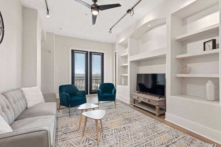 Midtown Modern – Newly updated – Perfect location! gallery image 4