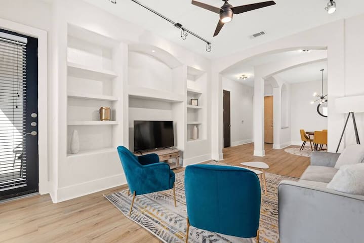 Gated, Quiet, Close to Vandy and 440, Pet Friendly