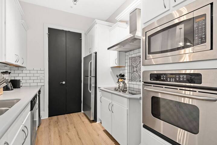 Midtown Modern – Newly updated – Perfect location! gallery image 5