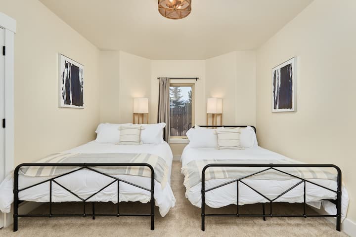 غرفة نوم 6 بسريرين كاملين