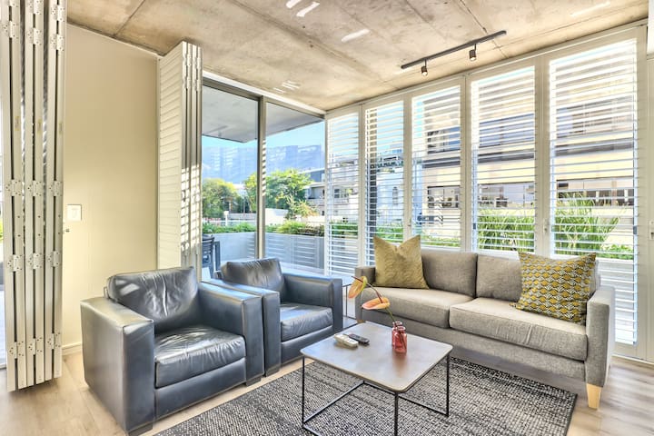 Luxury 2 Bedroom with balcony gallery image 2