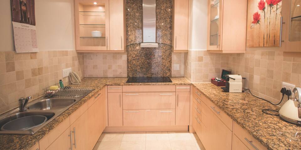 Two Bedroom Apartment – fully furnished and design gallery image 3