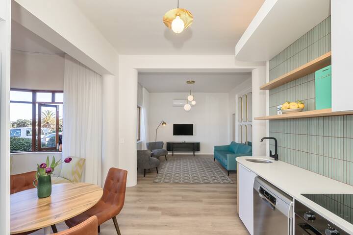 On the Beach in Camps Bay – fully equipped 2 bedro gallery image 5