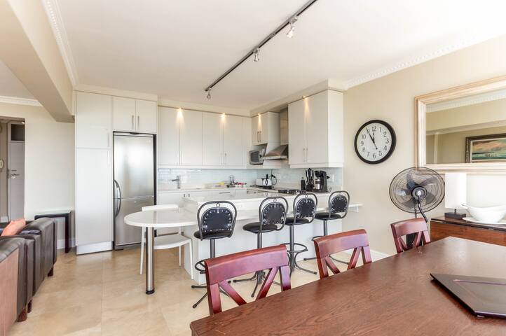 Third floor sea facing 2 bedroom apartment with ba gallery image 4