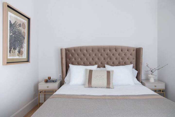 Spectacular Split-Level Luxury Penthouse gallery image 4