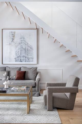 Spectacular Split-Level Luxury Penthouse