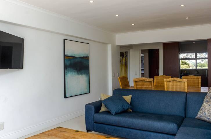 First floor apartment with beautiful sea view gallery image 3