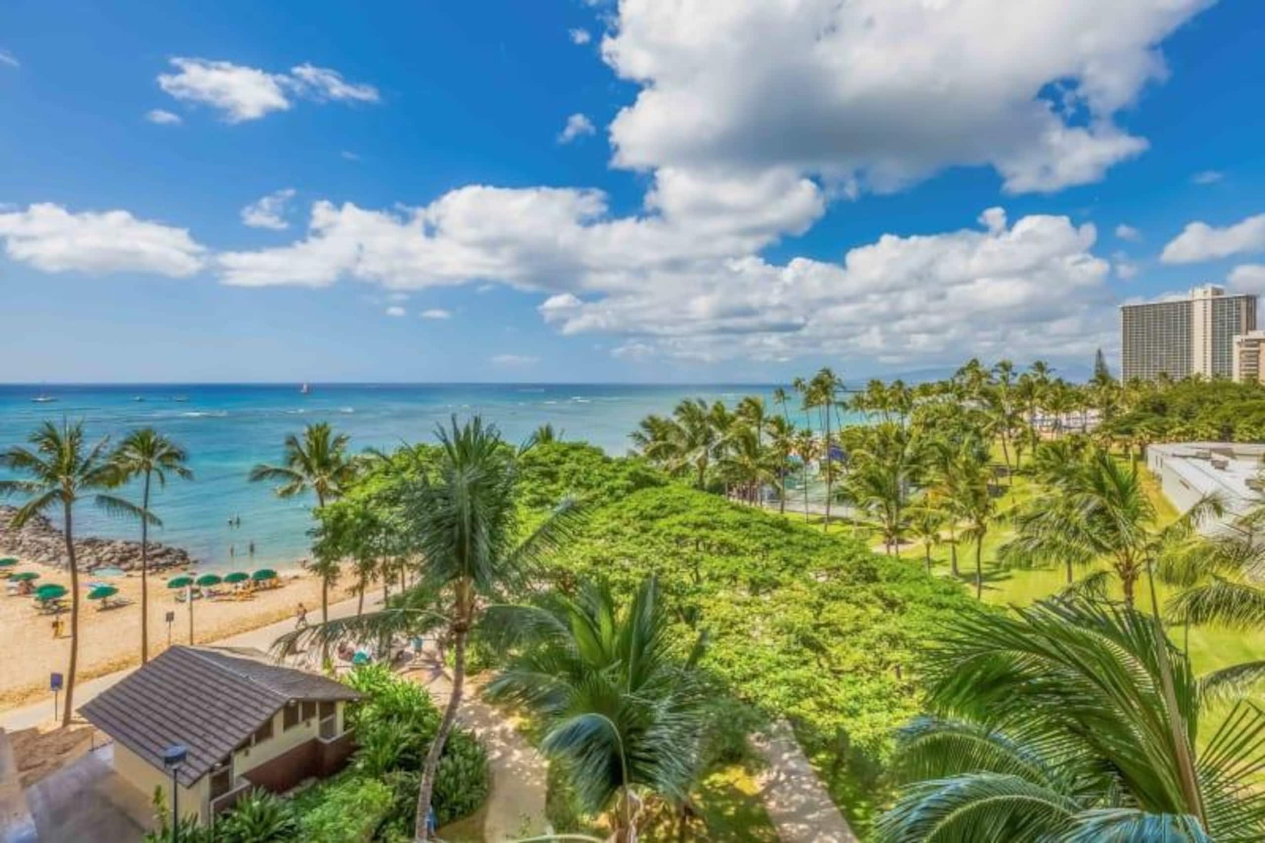 Condo in Honolulu · ★4.43 · 1 bedroom · 1 bed · 1 private bath - Image 31