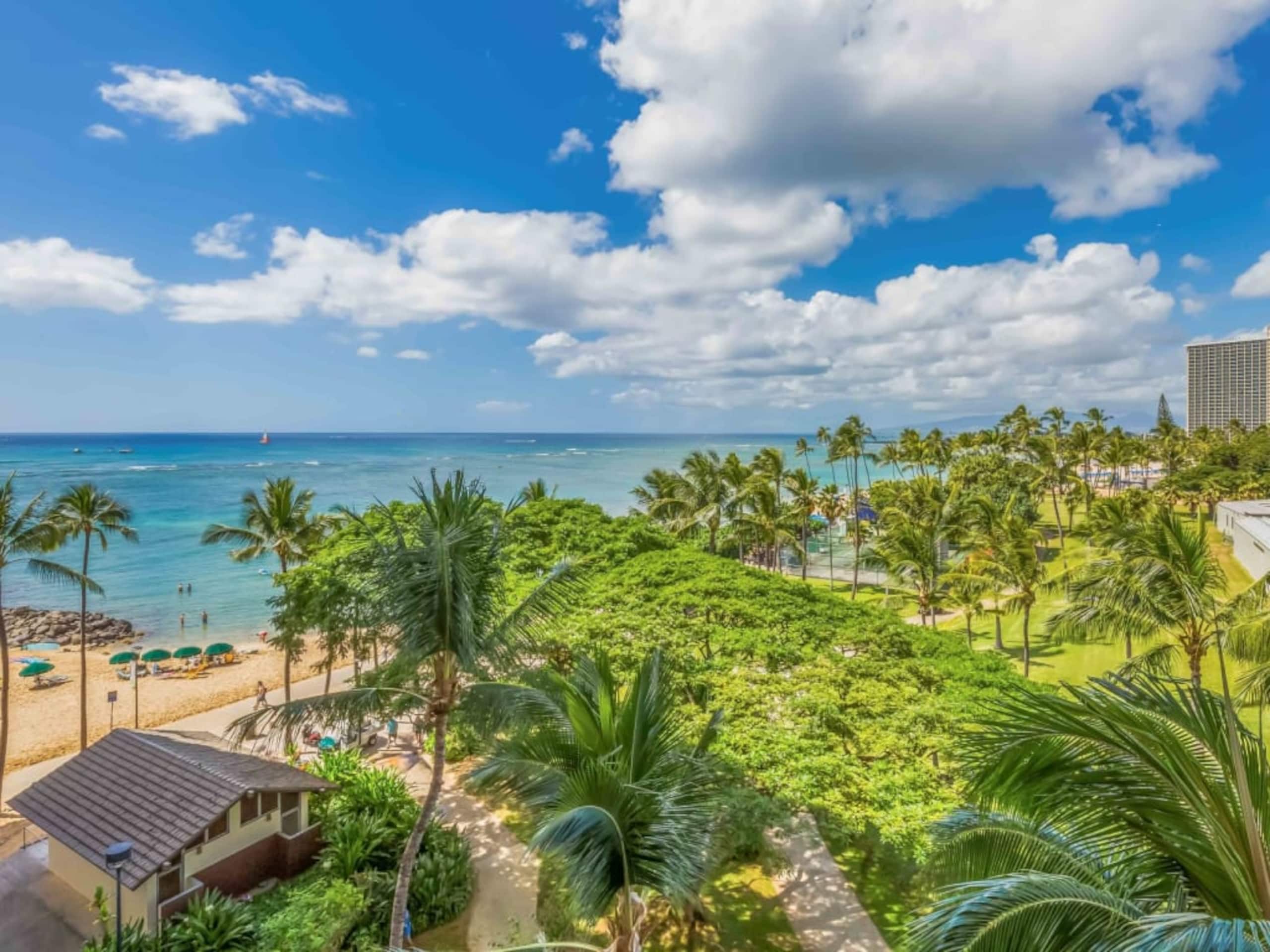 Condo in Honolulu · ★4.43 · 1 bedroom · 1 bed · 1 private bath - Image 41