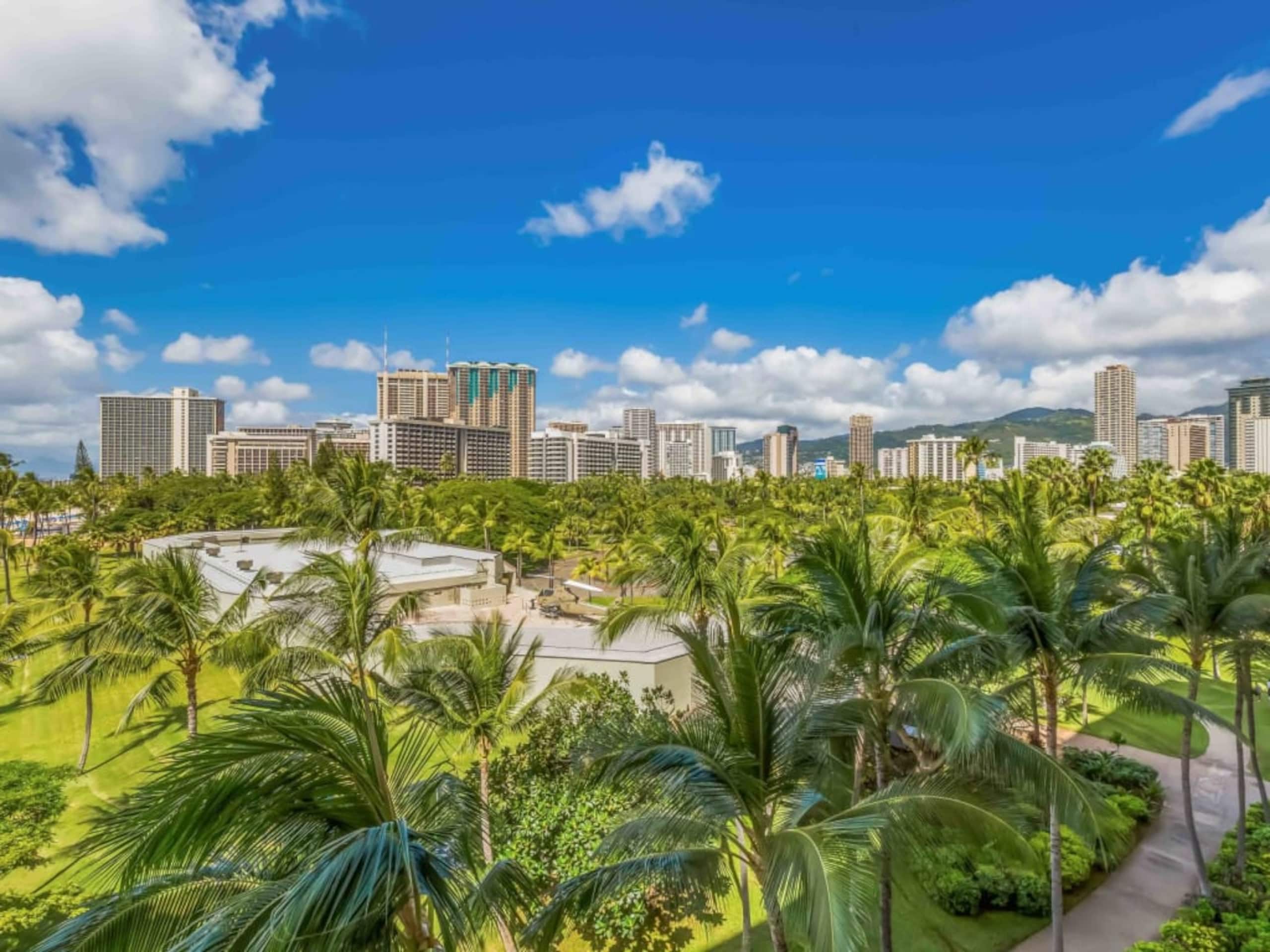 Condo in Honolulu · ★4.43 · 1 bedroom · 1 bed · 1 private bath - Image 42