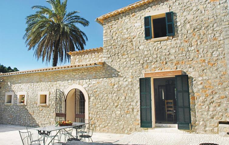 Awesome home in Estellencs gallery image 2